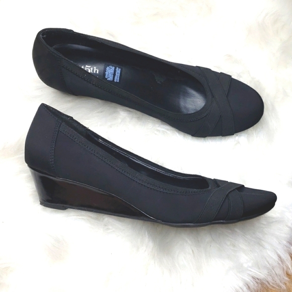 East5th East 5th Sasha Wedge Pumps Flex Form Black Size 10M - Picture 4 of 7